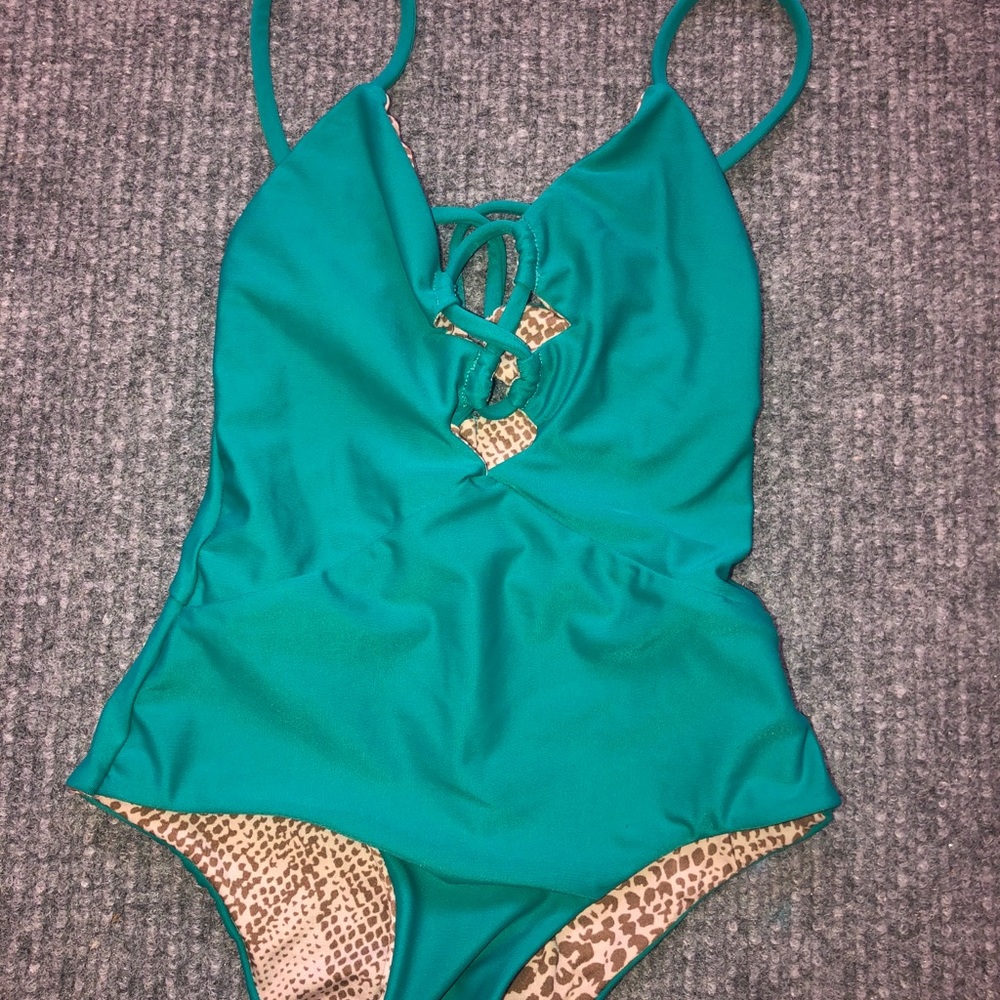 SOLD **Acacia Honey Kokomo